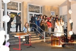 Předvánoční zpívání na schodech tanvaldské školy