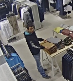 Muž podezřelý z krádeže prádla a kabelek v jablonecké prodejně