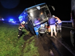 Nehoda autobusu, který vyjel mimo komunikaci I/13 nedaleko Heřmanic na Frýdlantsku