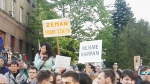 Demonstrace občanů před libereckým hotelem Imperial
