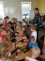 Policisté přijeli za dětmi na příměstský tábor jabloneckého Oblastního spolku Českého červeného kříže