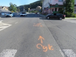 Střet osobního auta s cyklistou v Tanvaldě v ulici Krkonošská