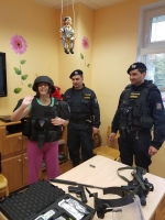Návštěva jabloneckých policistů v místním Domově a Centru denních služeb