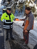 Dopravně preventivní akce, při které řidiči od policistů dostávali reflexní vesty pro své spolujezdce