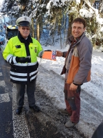 Dopravně preventivní akce, při které řidiči od policistů dostávali reflexní vesty pro své spolujezdce
