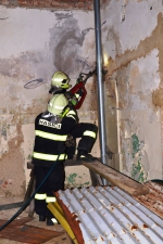Požár bytového domu v ulici 8. března v centru Liberce