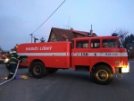 Zásah hasičů při požáru seníku v Bzí u Železného Brodu