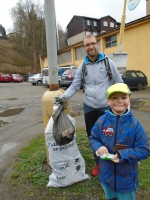 Spolek TanDeM Kryšpín společně s družinou ZŠ v Desné se při úklidu zaměřili na Desnou v Jizerských horách