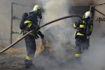 Zásah hasičů při požáru stodoly v Kunratické ulici v Liberci