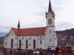 Josefův Důl - dominanta obce, opravený kostel