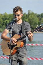 Koncert Dušana Vitázka s kapelou na mole jablonecké přehrady