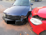 Nehoda dvou aut na jablonecké křižovatce ulic SNP a Jarní