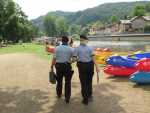 Policejní akce zaměřená na kontrolu vodáků plujících po řece Jizera