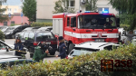 Ukázka, kdy se hasičská technika nemohla dostat přes zaparkovaná auta v Liberci Rochlicích