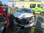 Nehoda dvou aut na křižovatce ulic U Balvanu a Nová Pražská v Jablonci
