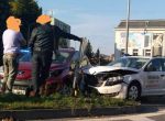 Nehoda dvou aut na křižovatce ulic U Balvanu a Nová Pražská v Jablonci