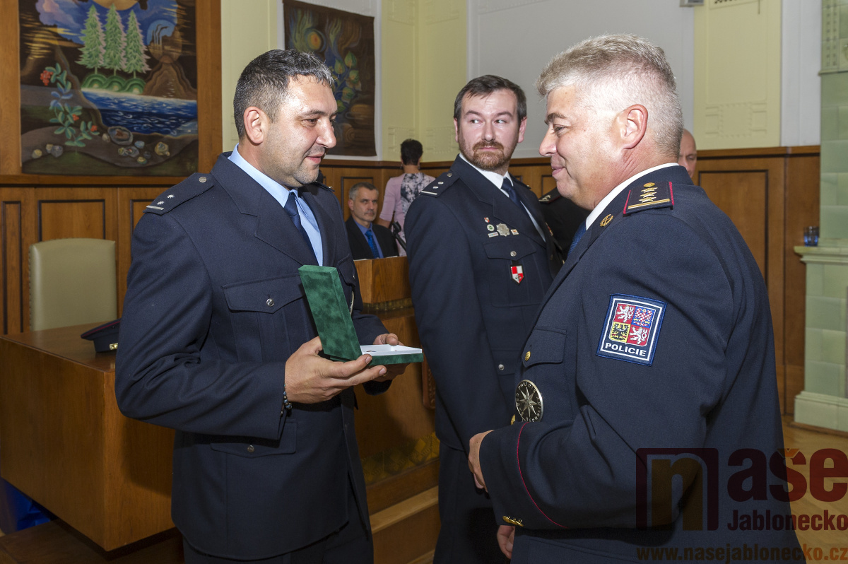 Slavnostní ocenění policistů v Tanvaldě<br />Autor: Antonín Bělonožník