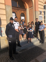 Policisté ve spolupráci s BESIPEM a Týmem silniční bezpečnosti radí dětem při cestě do školy