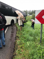 Srážka autobusu s osobním autem v liberecké ulici Kunratická