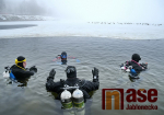 Potápěči pod ledem Jablonecké přehrady