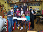 Děti ze ZŠ Pelechovská podpořily lékaře a sestřičky z místních nemocnic