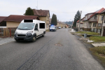 Nehoda v Držkově, kdy se rozjelo špatně zaparkované auto