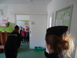Policisté věnovali dětem z otevřených škol a školek preventivní pomůcky