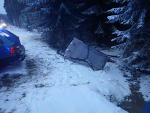 Dopravní nehoda dvou osobních vozidel před obcí Dolní Černá Studnice
