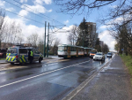 Srážka tramvaje s osobním autem v jablonecké ulici Budovatelů