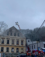 Požár domu po výbuchu v Kateřinské ulici v Liberci