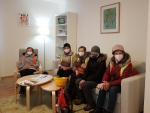 Senioři si prohlížejí vzorový byt v Rezidenci RoSa Liberec