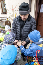 Předání nového herního prvku v podobě velké želvy dětem z MŠ na tanvaldském Šumburku