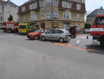 Střet dvou aut v prostoru jablonecké křižovatky ulici Mánesova a Pod Skalkou