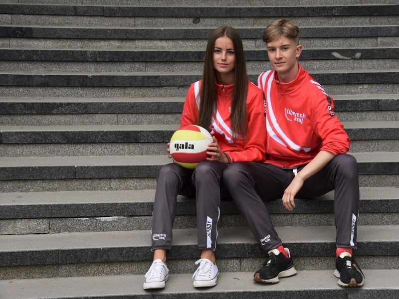 Mladí sportovci v dresech a soupravách Libereckého kraje<br />Autor: Archiv KÚ Libereckého kraje