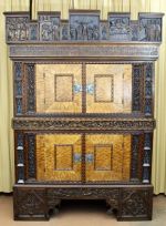 Neogotická skříň po restaurování