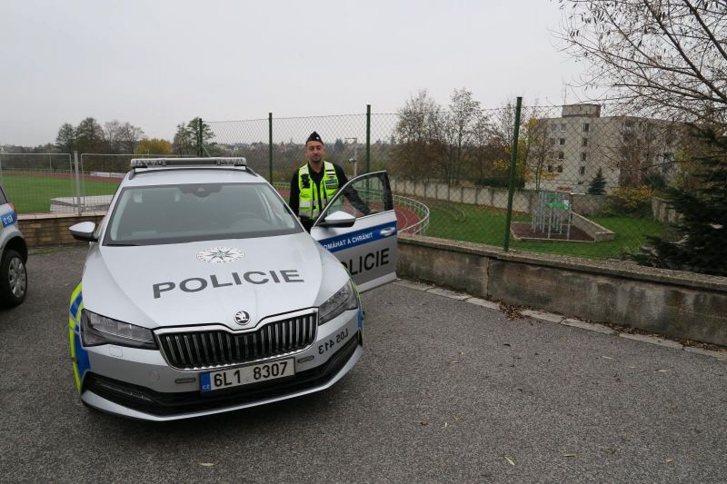Hlídky policistů, které se podílely na záchraně ženy v Železném Brodě