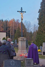 Slavnostní žehnání obnovených křížů na hřbitově Horní Tanvald