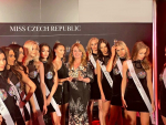 Představení korunky pro vítězku a finalistek Miss Czech Republic