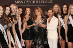 Představení korunky pro vítězku a finalistek Miss Czech Republic