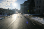 Řidič oslněný sluncem srazil v Jablonci chodce na přechodu