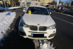 Strážka auta s chodcem na Horním náměstí v Jablonci nad Nisou