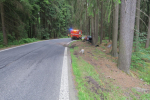 Nehoda osobního auta na silnici mezi Dolní Černou Studnicí a Hutí