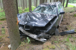 Nehoda osobního auta na silnici mezi Dolní Černou Studnicí a Hutí