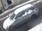 Místo nehody a zachycené auto na kamerách v jablonecké ulici Komenského