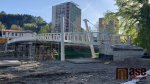 Pokládání nové lávky 29. dubna 2025