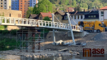 Pokládání nové lávky 29. dubna 2025