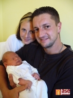 Rodina Kulhánkova v náručí s malým Denisem narozeným 25. června 2011 ráno.