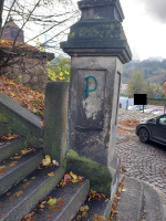 Posprejované okolí kostela v Železném Brodě