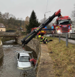 Záchrana auta z řeky Nisy v Proseči nad Nisou