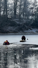 Záchrana kachny na přehradě ve Mšeně